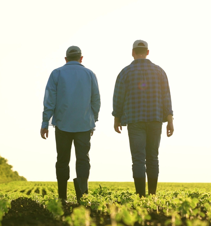 PCA chats with Farmer in the field